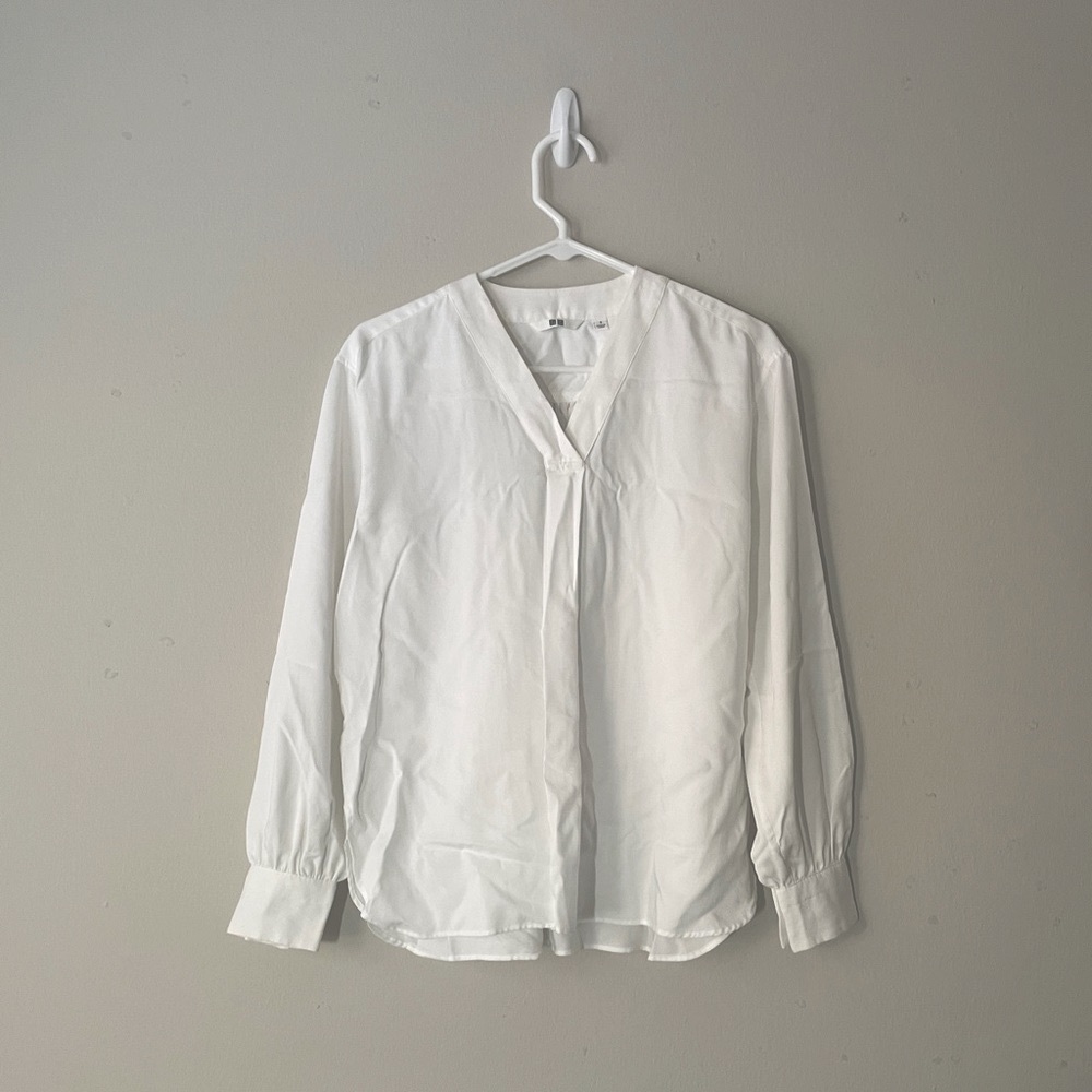 Uniqlo White V-neck Rayon-Blend Blouse, size S